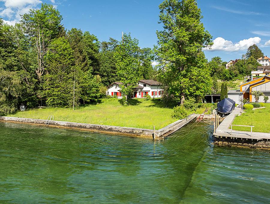 Einfamilienhaus mit Seeanstoss
